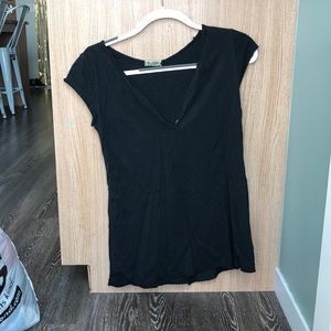 black flowy t-shirt w/ 3 button detail